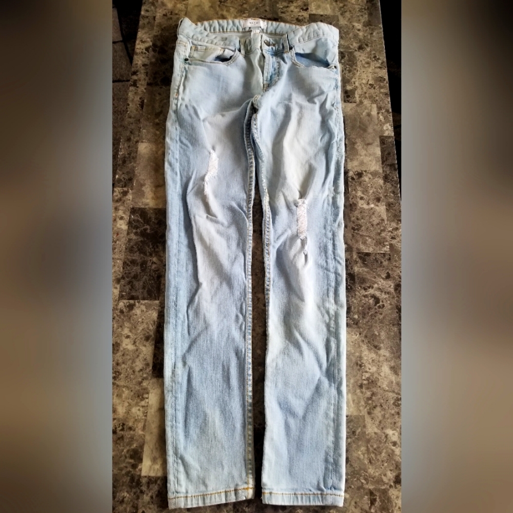 Men's Forever 21 light Demin distressed Jean's size 31
